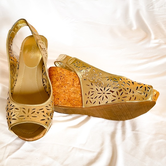 Kenneth Cole Reaction Gold Cork & Leather Platform Slingback Shoes - Picture 6 of 6